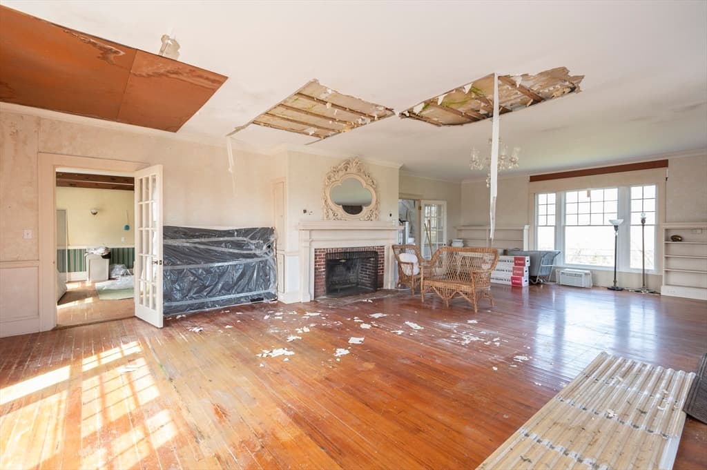 Single Family Residence at 9 Hedge Lane, Falmouth MA 02540, photo 7 of 28