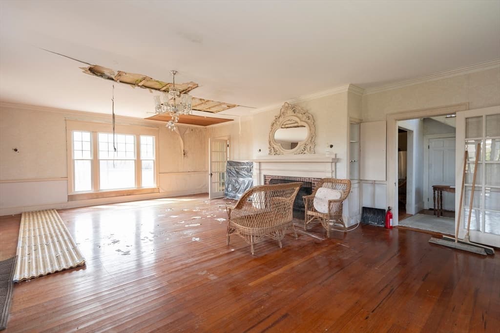 Single Family Residence at 9 Hedge Lane, Falmouth MA 02540, photo 8 of 28