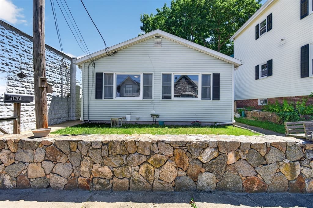 157 Maplewood Ave, Gloucester MA 01930 photo 2