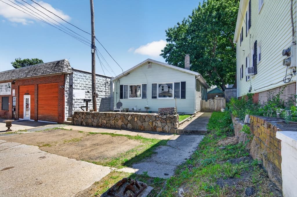 157 Maplewood Ave, Gloucester MA 01930 photo 3