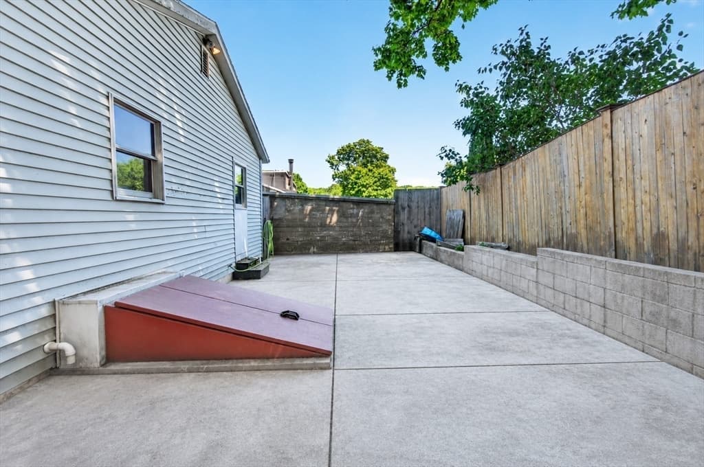 157 Maplewood Ave, Gloucester MA 01930 photo 5