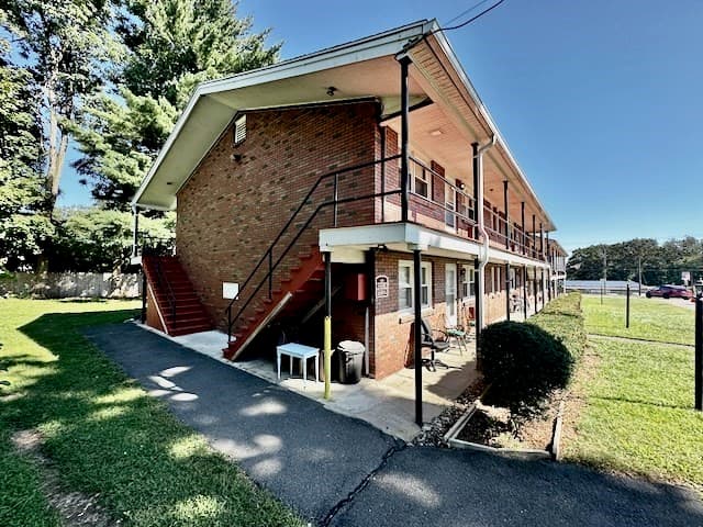 5+ Family - 5+ Units Up/Down at 438 Springfield, Agawam MA 01001, photo 2 of 9
