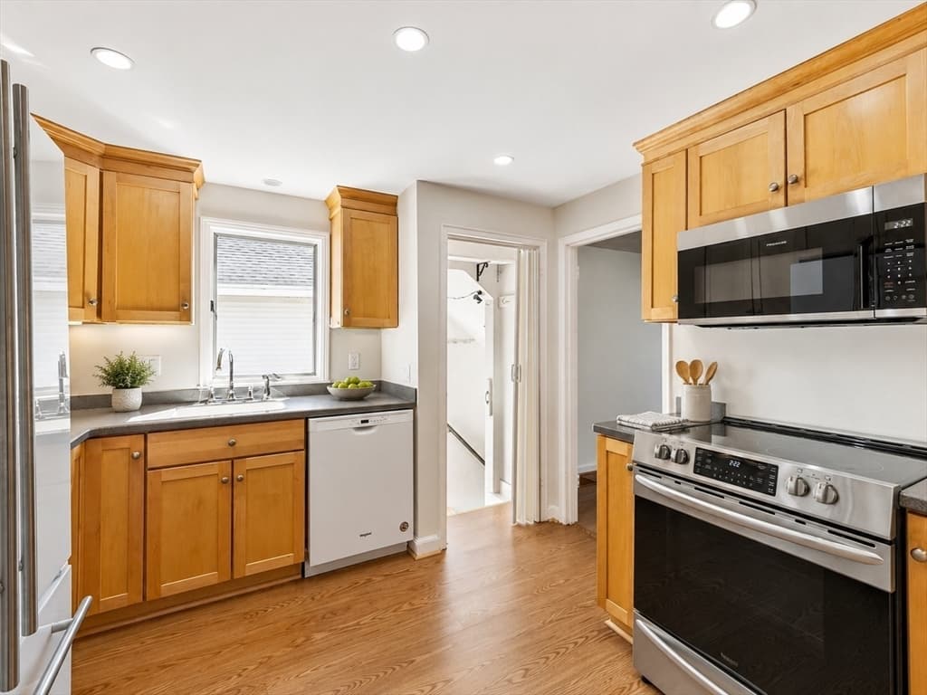 22 Abbott Rd, Waltham MA 02452 photo 7
