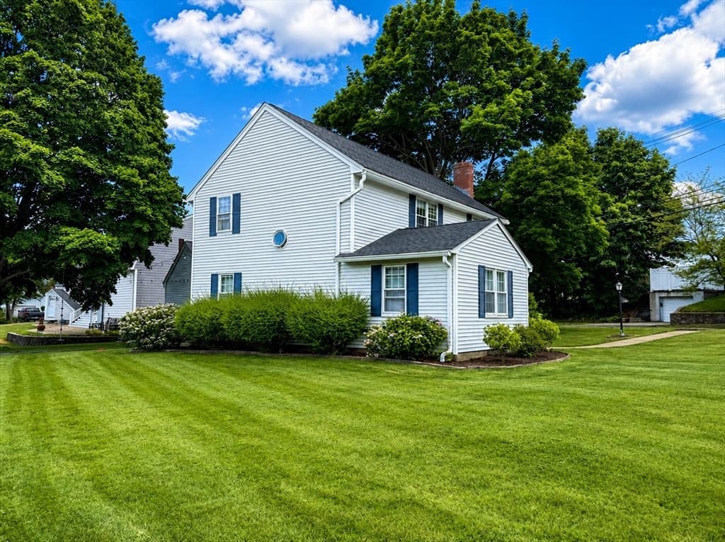 22 Abbott Rd, Waltham MA 02452