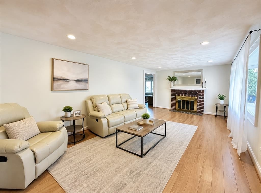 22 Abbott Rd, Waltham MA 02452 photo 4
