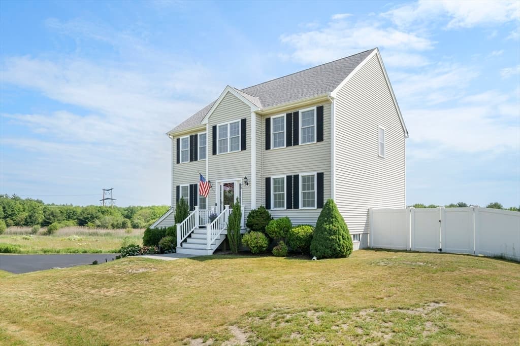 Single Family Residence at 73 Franklin St, Halifax MA 02338, Halifax, photo 5 of 42
