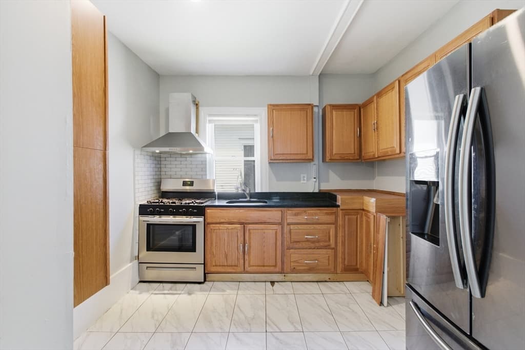 79 Warwick St, Lowell MA 01851 photo 12