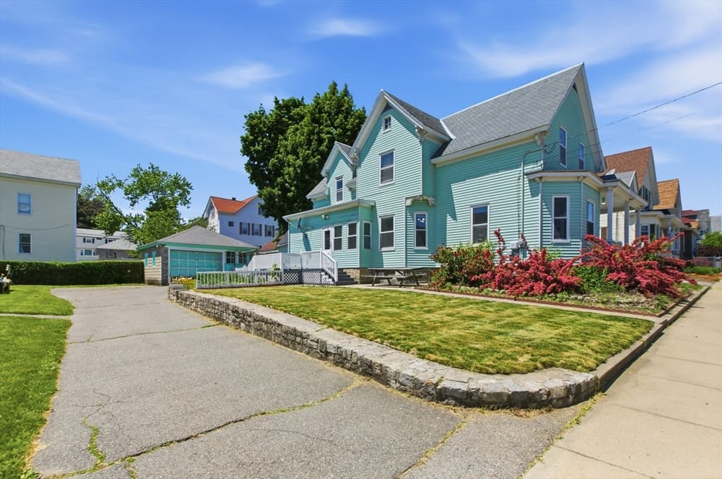 79 Warwick St, Lowell MA 01851 photo 3