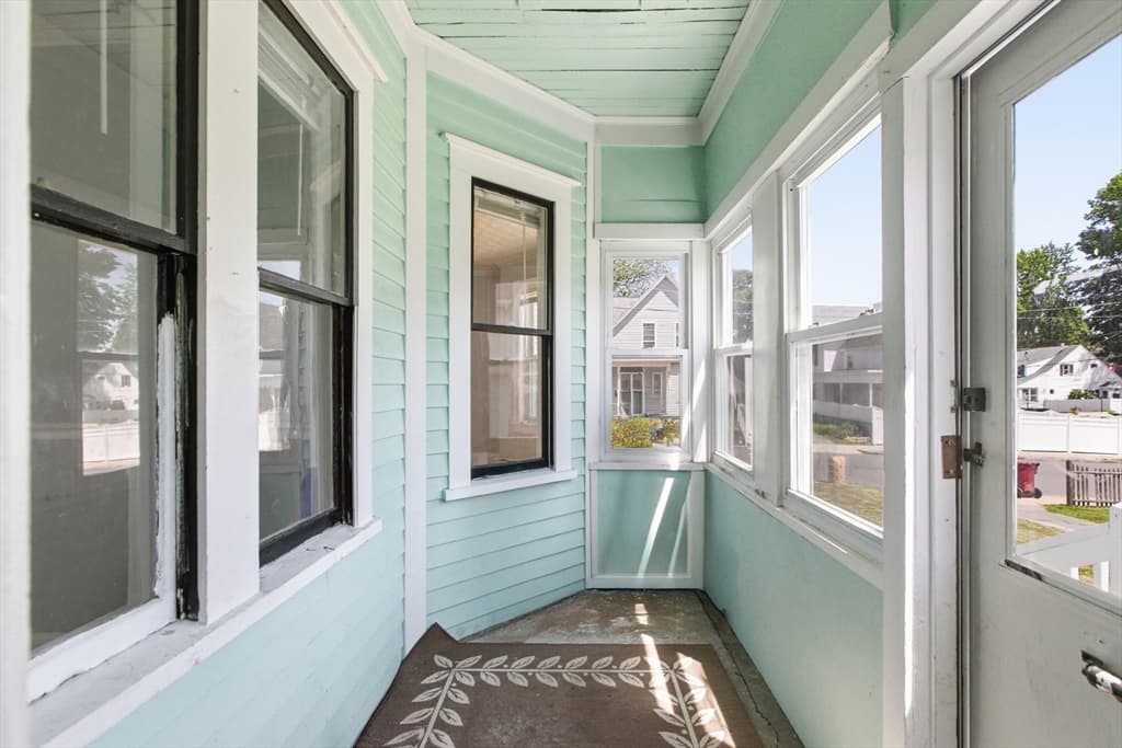 79 Warwick St, Lowell MA 01851 photo 32