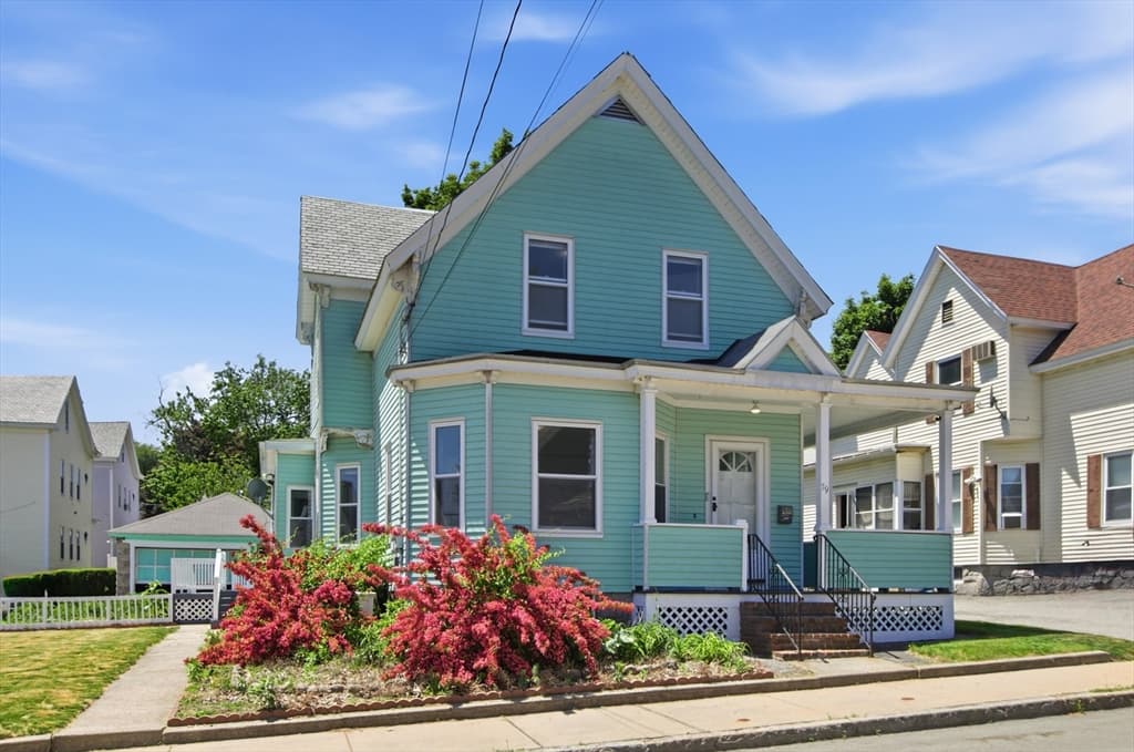 79 Warwick St, Lowell MA 01851