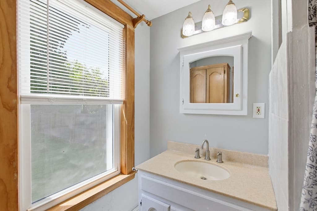 79 Warwick St, Lowell MA 01851 photo 15