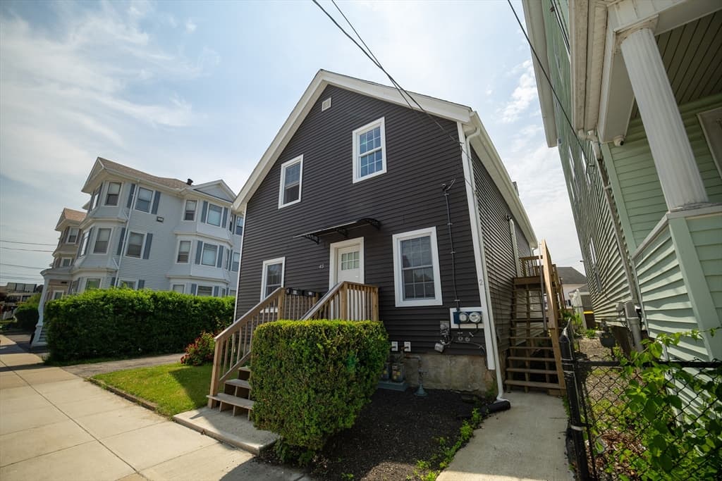 45 Lafayette St, Fall River MA 02723