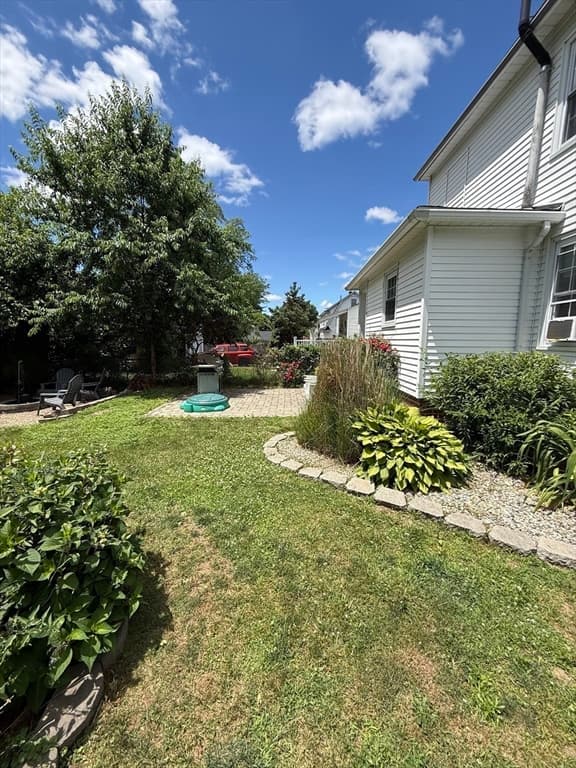 Single Family Residence at 153 Edgewood Ave, Longmeadow MA 01106, photo 20 of 24