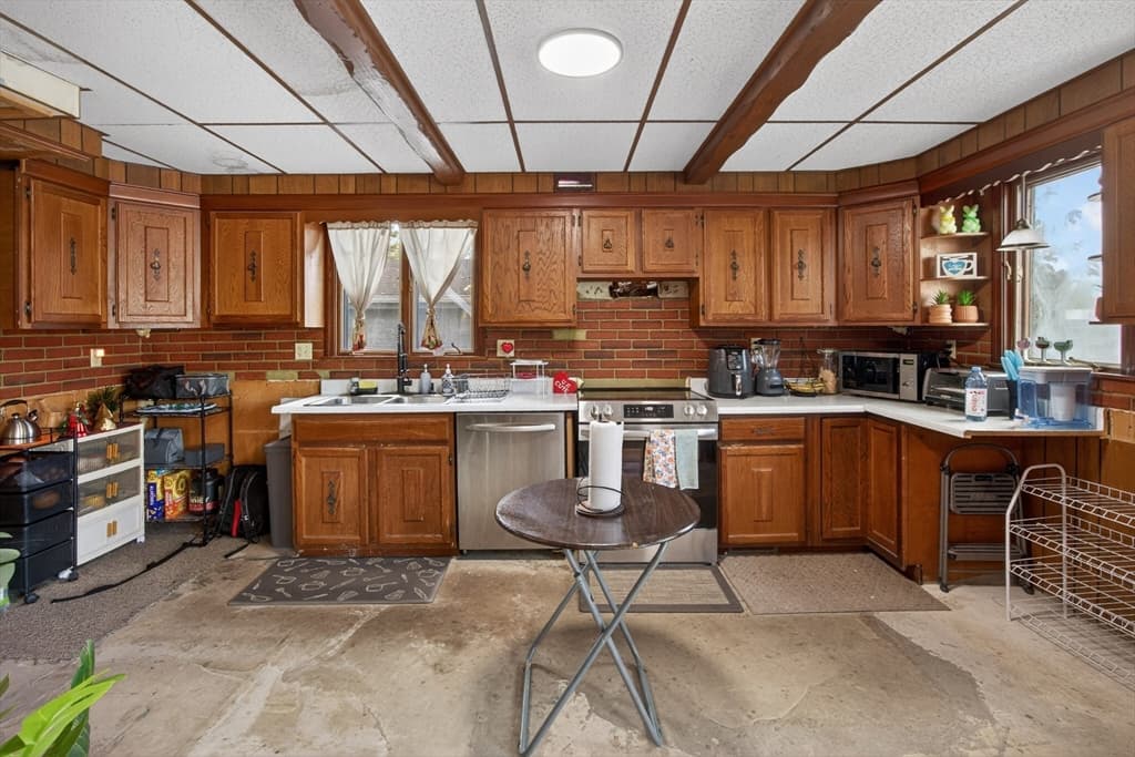 10-12 Olive St, Attleboro MA 02771 photo 4