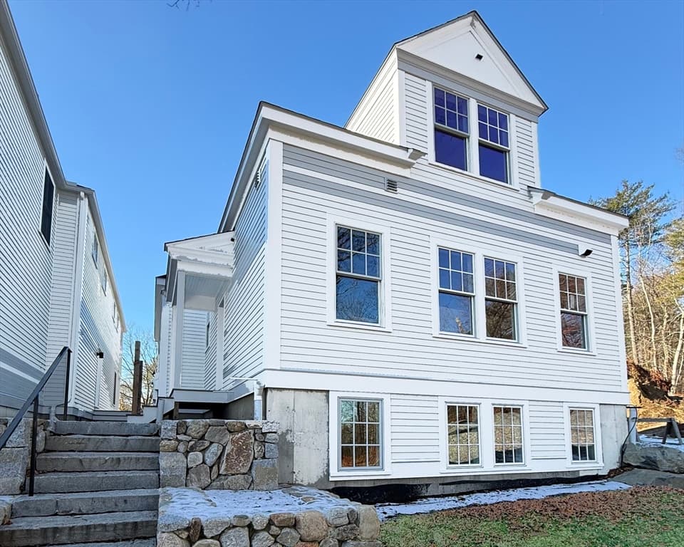 Condominium at 17 Linc Cole Lane # 17, Lexington MA 02420, Lexington, photo 2 of 5