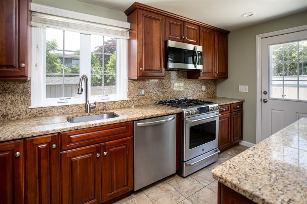 100 Sycamore St, Swansea MA 02777 photo 23