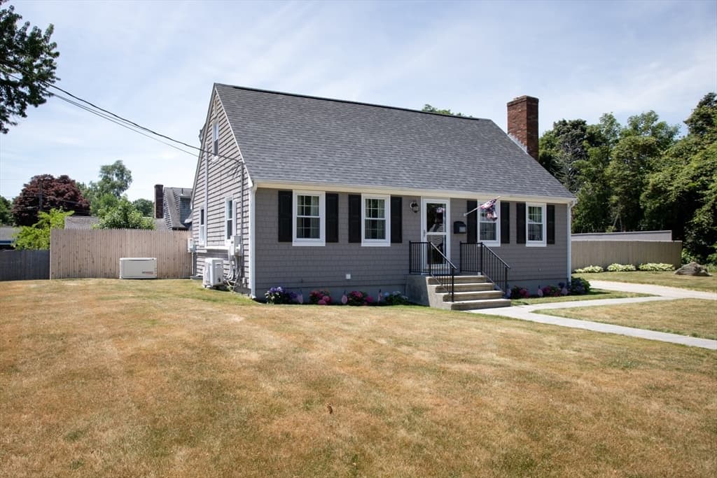 100 Sycamore St, Swansea MA 02777 photo 2
