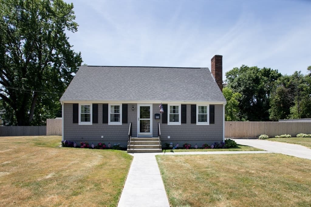 100 Sycamore St, Swansea MA 02777 photo 3