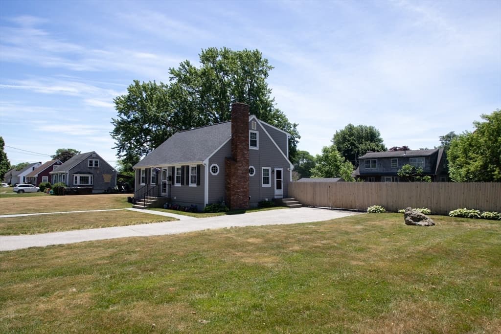 100 Sycamore St, Swansea MA 02777 photo 5