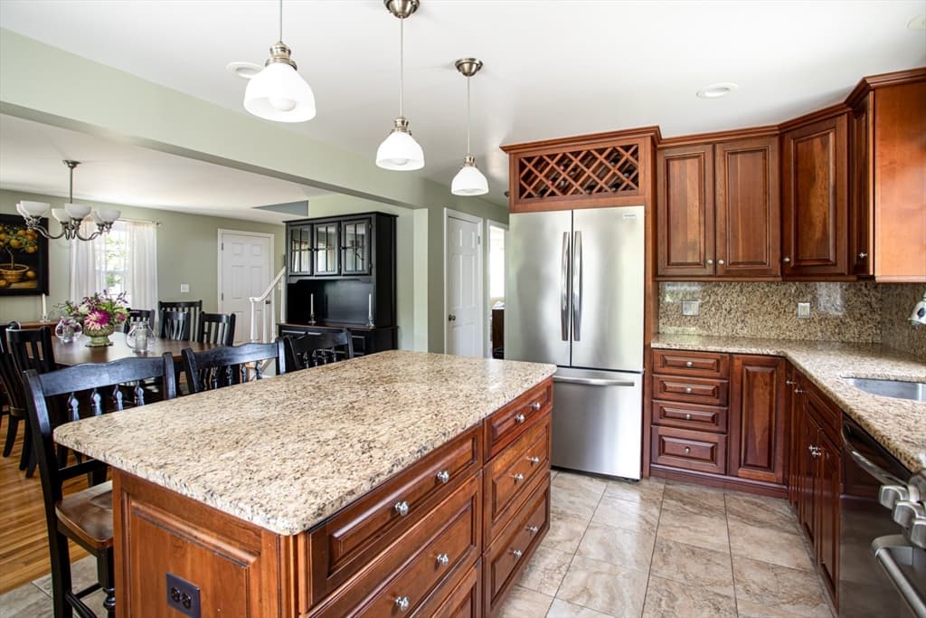 100 Sycamore St, Swansea MA 02777 photo 24
