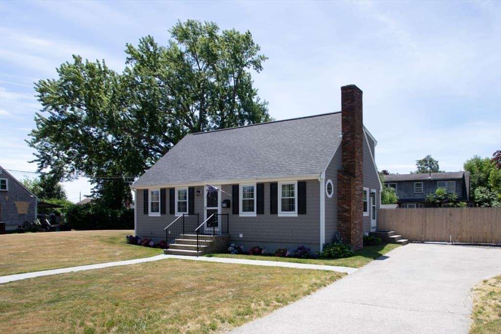 100 Sycamore St, Swansea MA 02777 photo 4