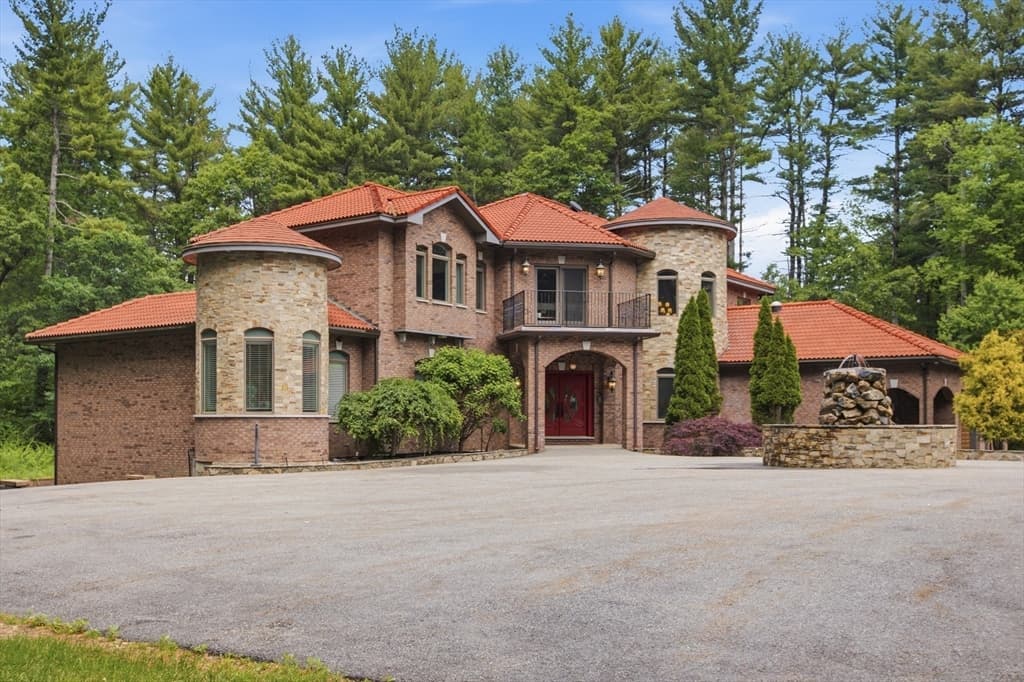 Single Family Residence at 8 Janice Ave, North Reading MA 01864, North Reading, photo 2 of 40