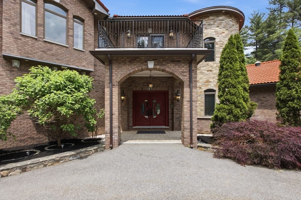Single Family Residence at 8 Janice Ave, North Reading MA 01864, North Reading, photo 6 of 40