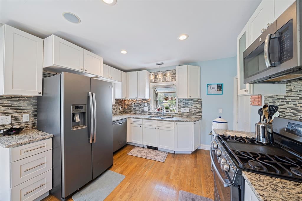 Single Family Residence at 16 Pequot Rd, Weymouth MA 02191, photo 13 of 36