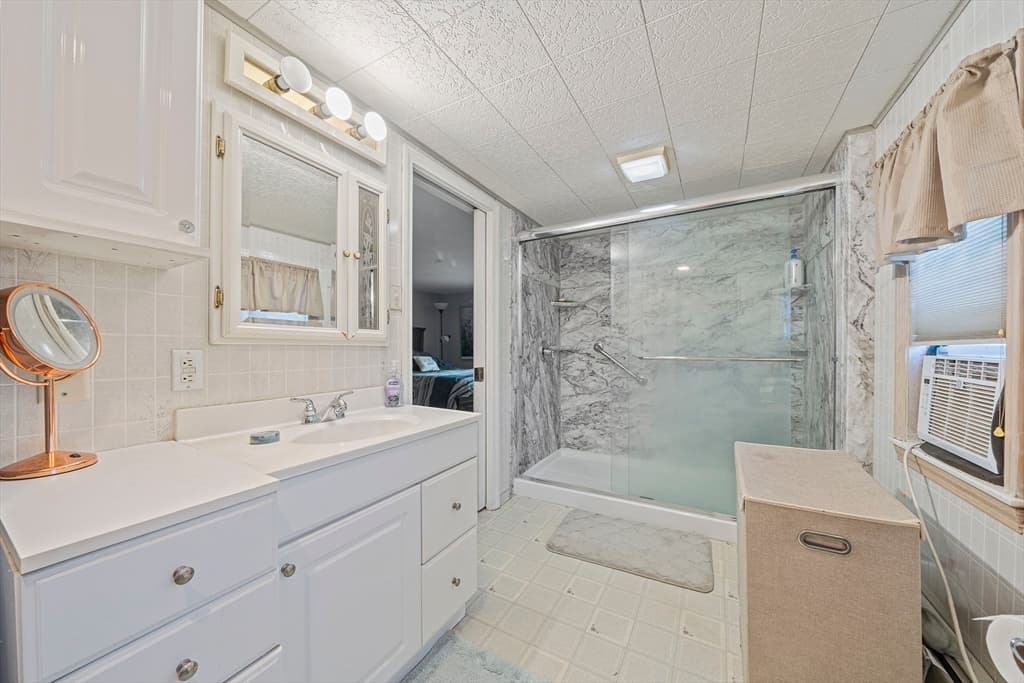 Single Family Residence at 16 Pequot Rd, Weymouth MA 02191, photo 17 of 36