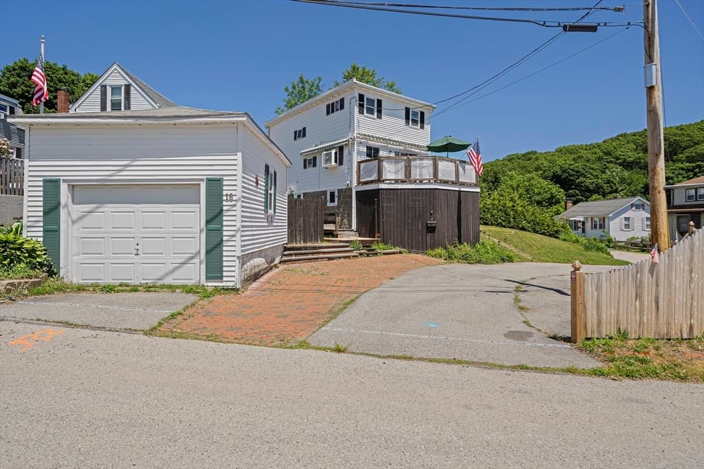 16 Pequot Rd, Weymouth MA 02191