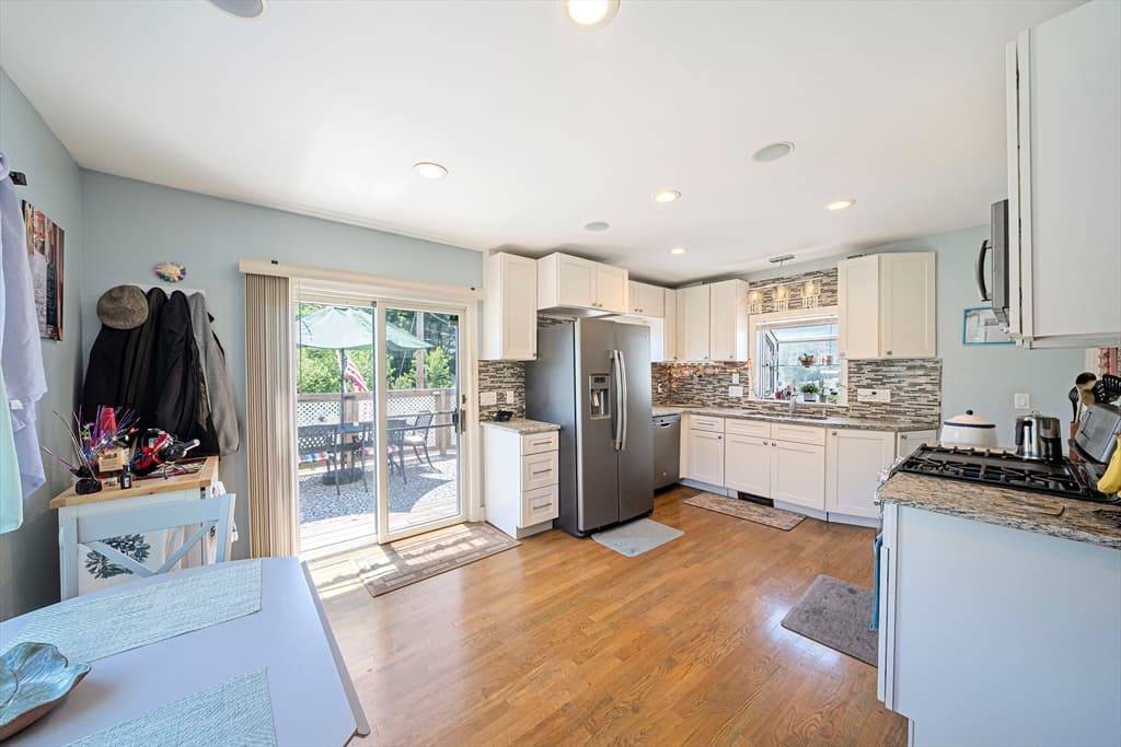 Single Family Residence at 16 Pequot Rd, Weymouth MA 02191, photo 10 of 36