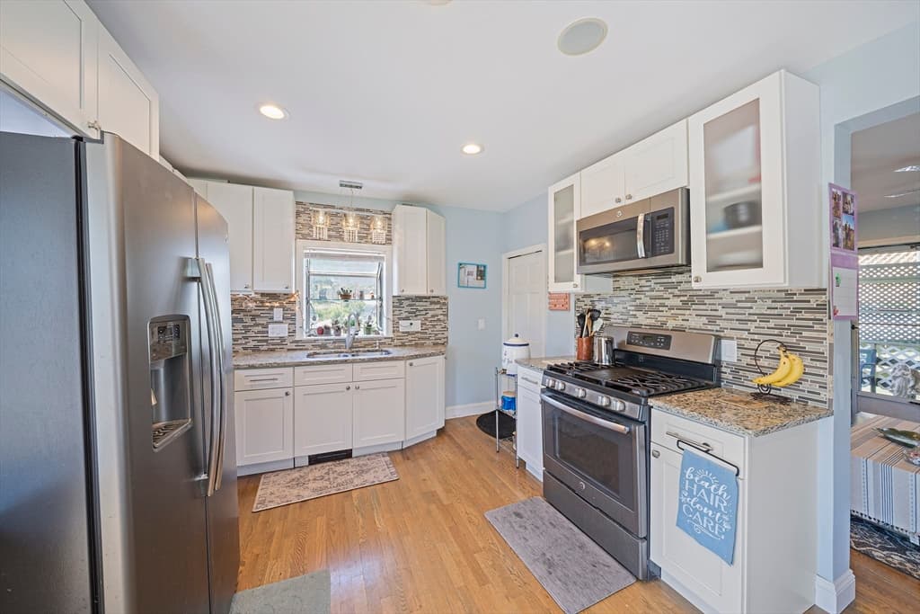Single Family Residence at 16 Pequot Rd, Weymouth MA 02191, photo 11 of 36