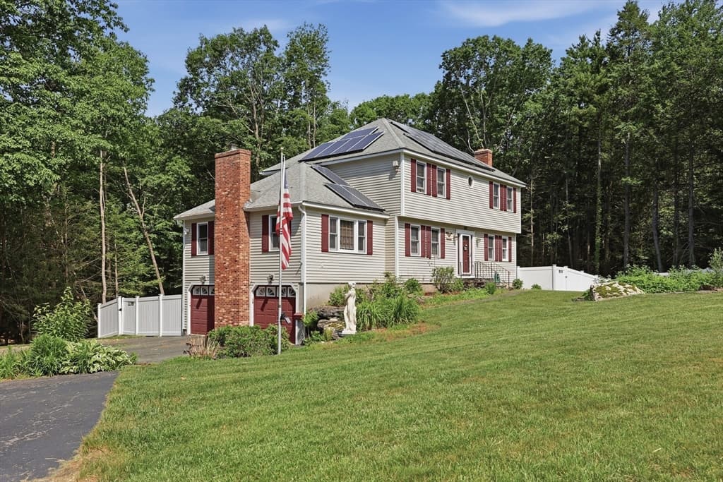 176 Will Thompson Way, Fitchburg MA 01420 photo 2