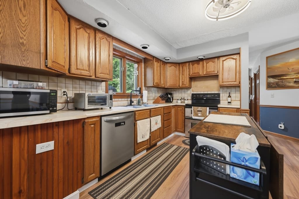 176 Will Thompson Way, Fitchburg MA 01420 photo 8