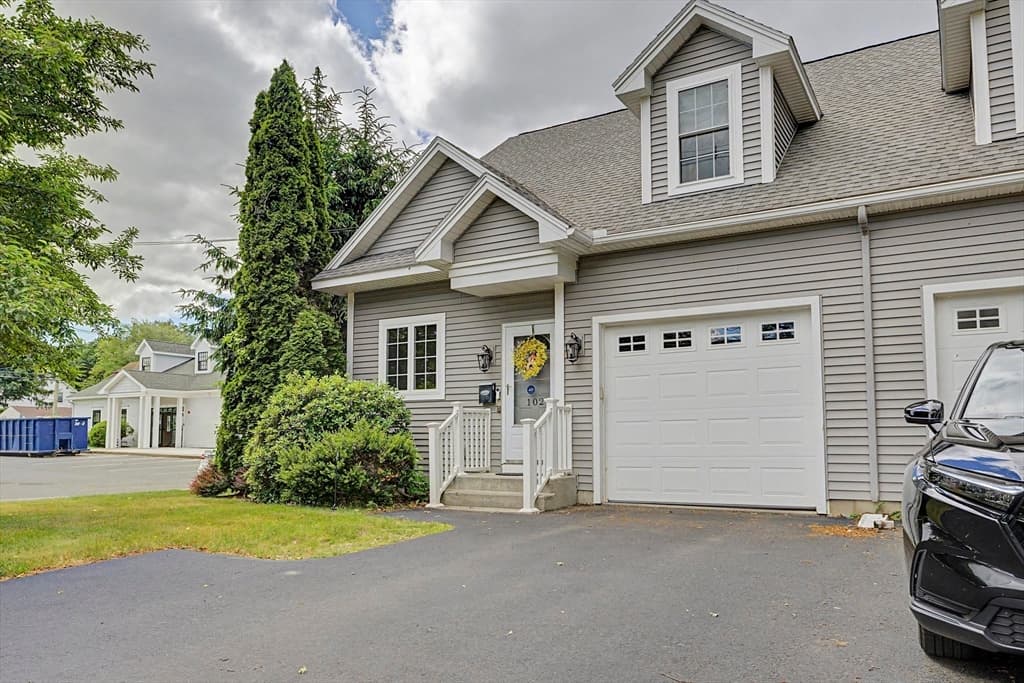 102 Lyman # 102, South Hadley MA 01075