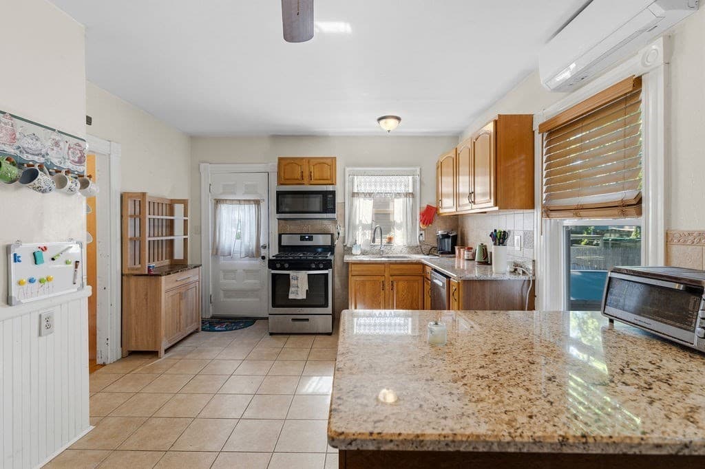 116 Liberty St, New Bedford MA 02740 photo 2