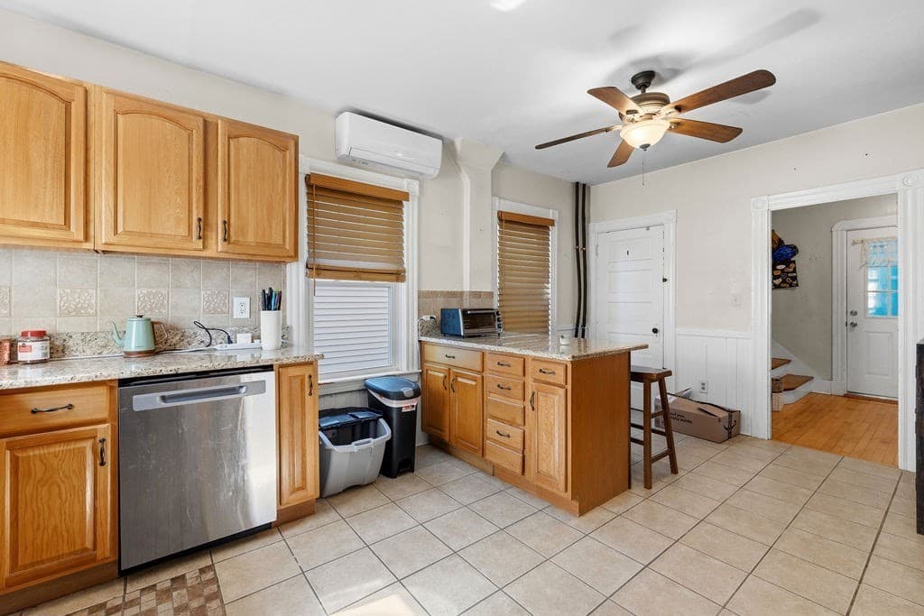 116 Liberty St, New Bedford MA 02740 photo 3