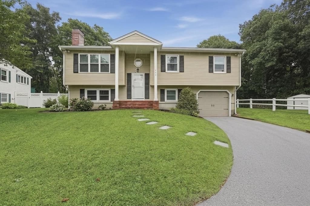 568 Lantern Ln, New Bedford MA 02740 photo 2