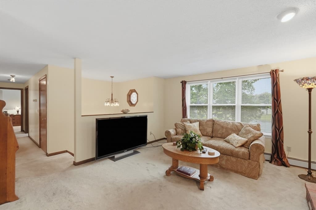 568 Lantern Ln, New Bedford MA 02740 photo 9