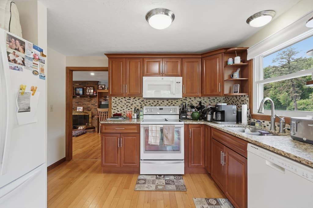 Single Family Residence at 35 Blueberry Hill, Webster MA 01570, Webster, photo 12 of 41
