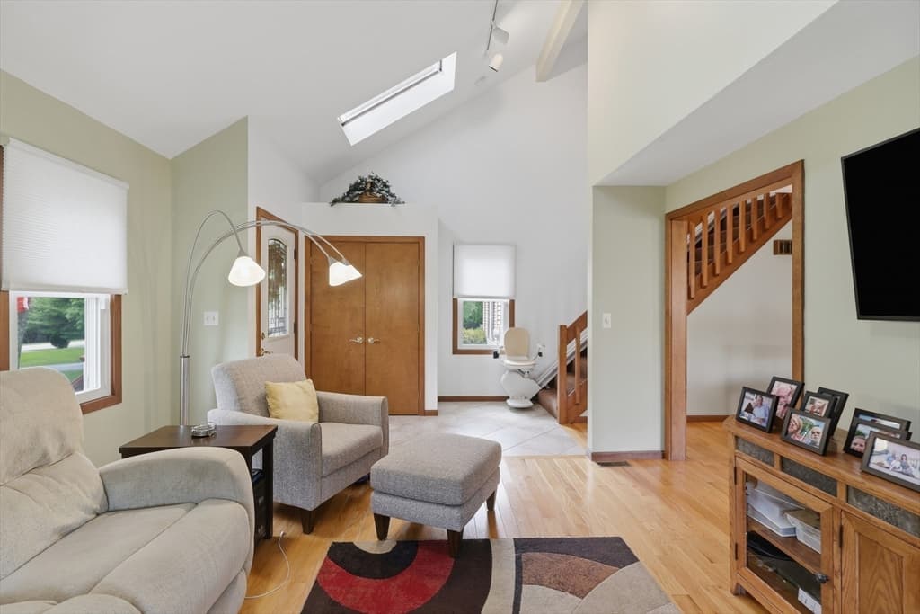 Single Family Residence at 35 Blueberry Hill, Webster MA 01570, Webster, photo 7 of 41