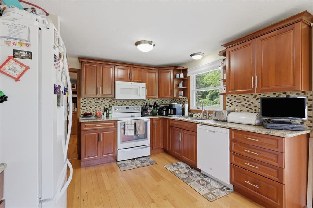 Single Family Residence at 35 Blueberry Hill, Webster MA 01570, Webster, photo 11 of 41