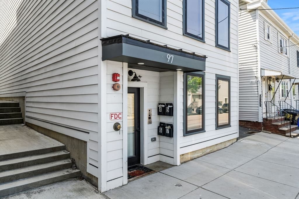 97 Condor, Boston MA 02128 photo 3