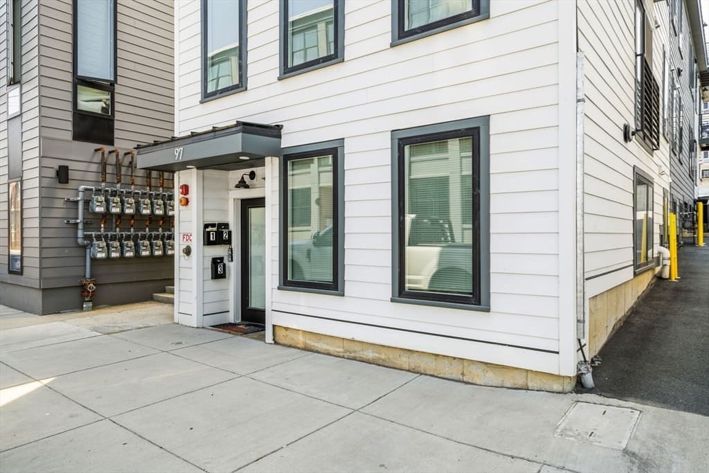97 Condor, Boston MA 02128 photo 4