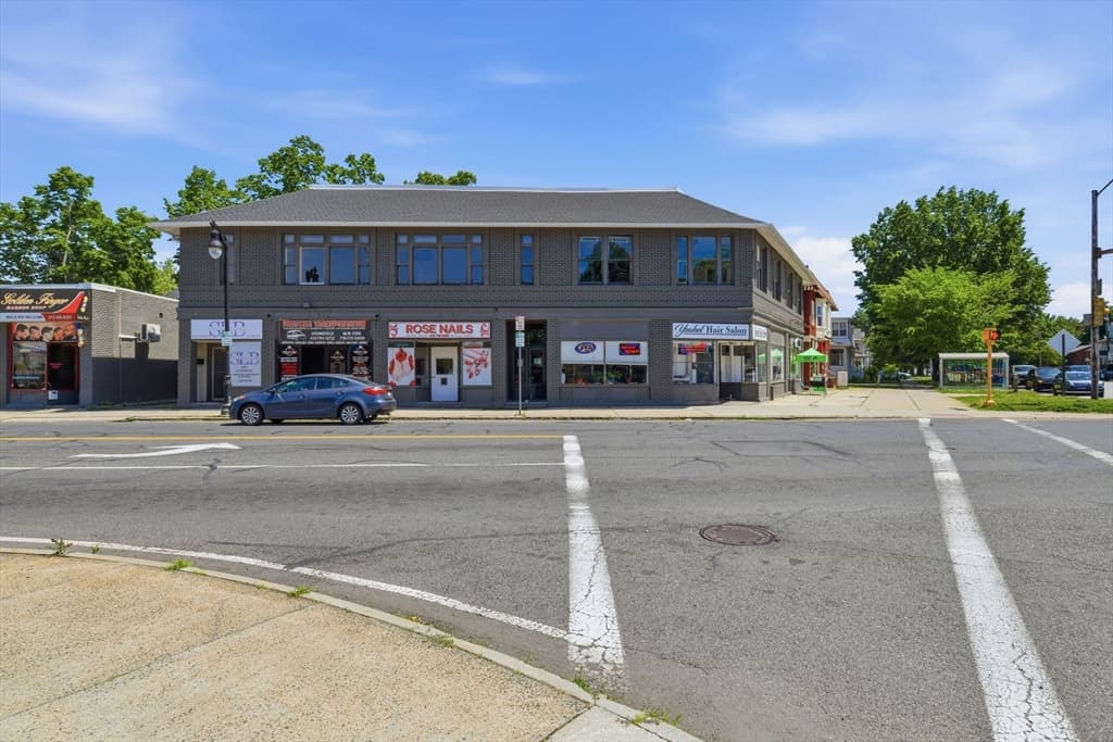 752 Sumner Ave, Springfield MA 01108 photo 2