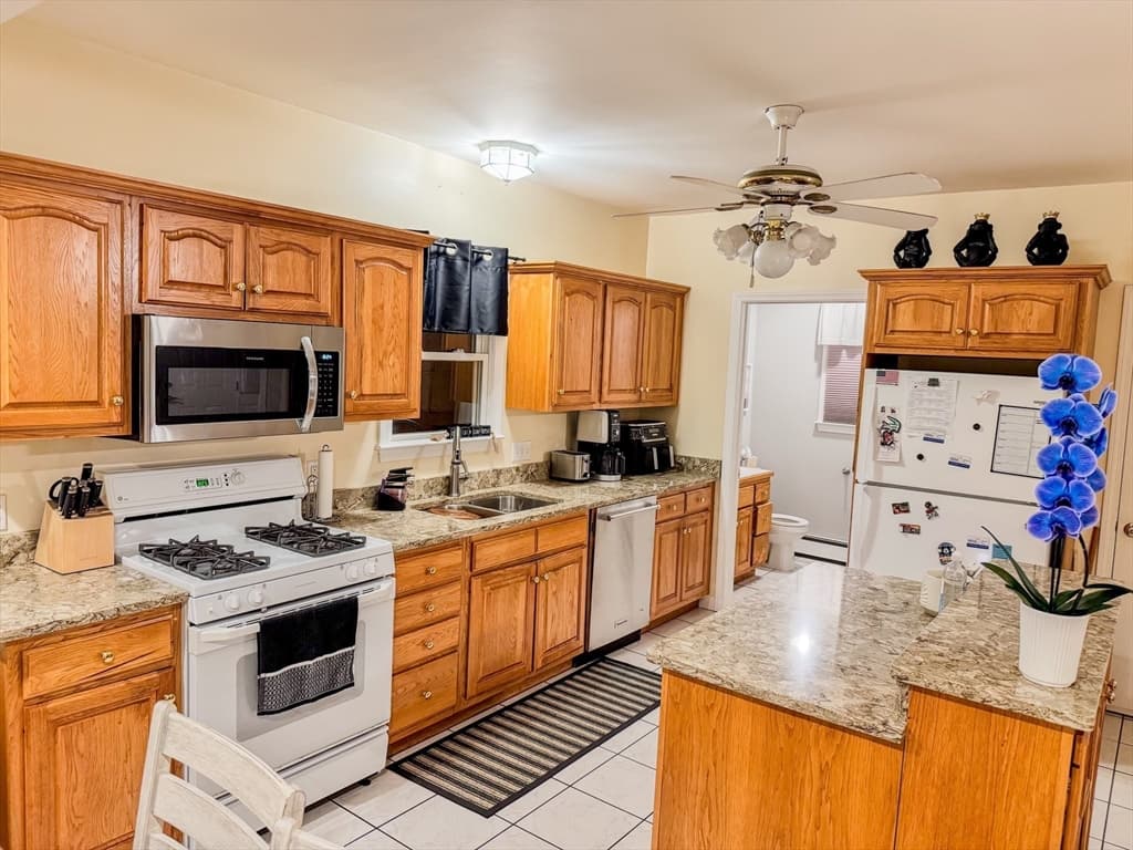 Single Family Residence at 103 Tucker St, Fall River MA 02724, photo 8 of 26
