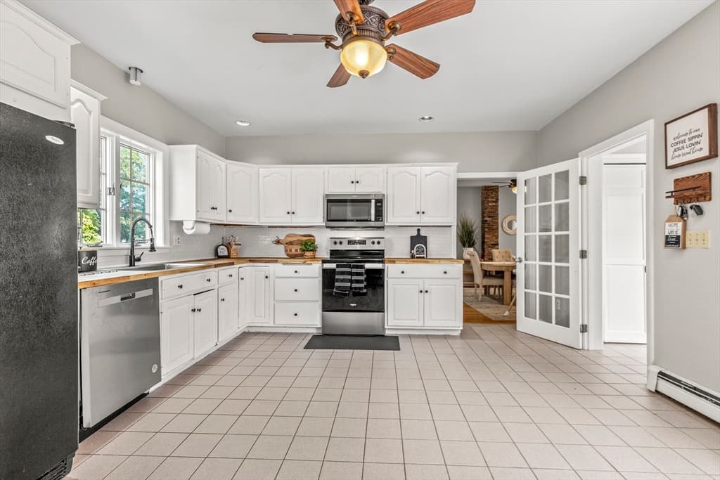 Single Family Residence at 6 Parkin Ct, Taunton MA 02780, photo 3 of 33