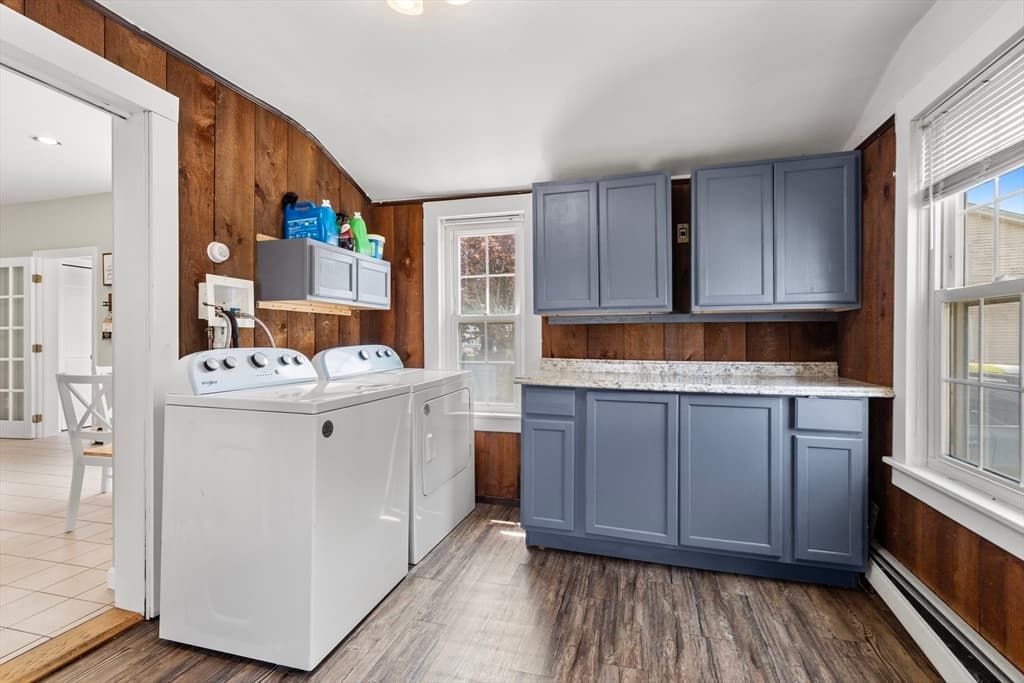 Single Family Residence at 6 Parkin Ct, Taunton MA 02780, photo 8 of 33