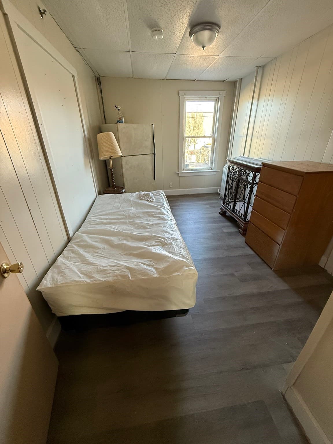 5+ Family - Rooming House at 162 Sawyer St, New Bedford MA 02746, photo 13 of 15