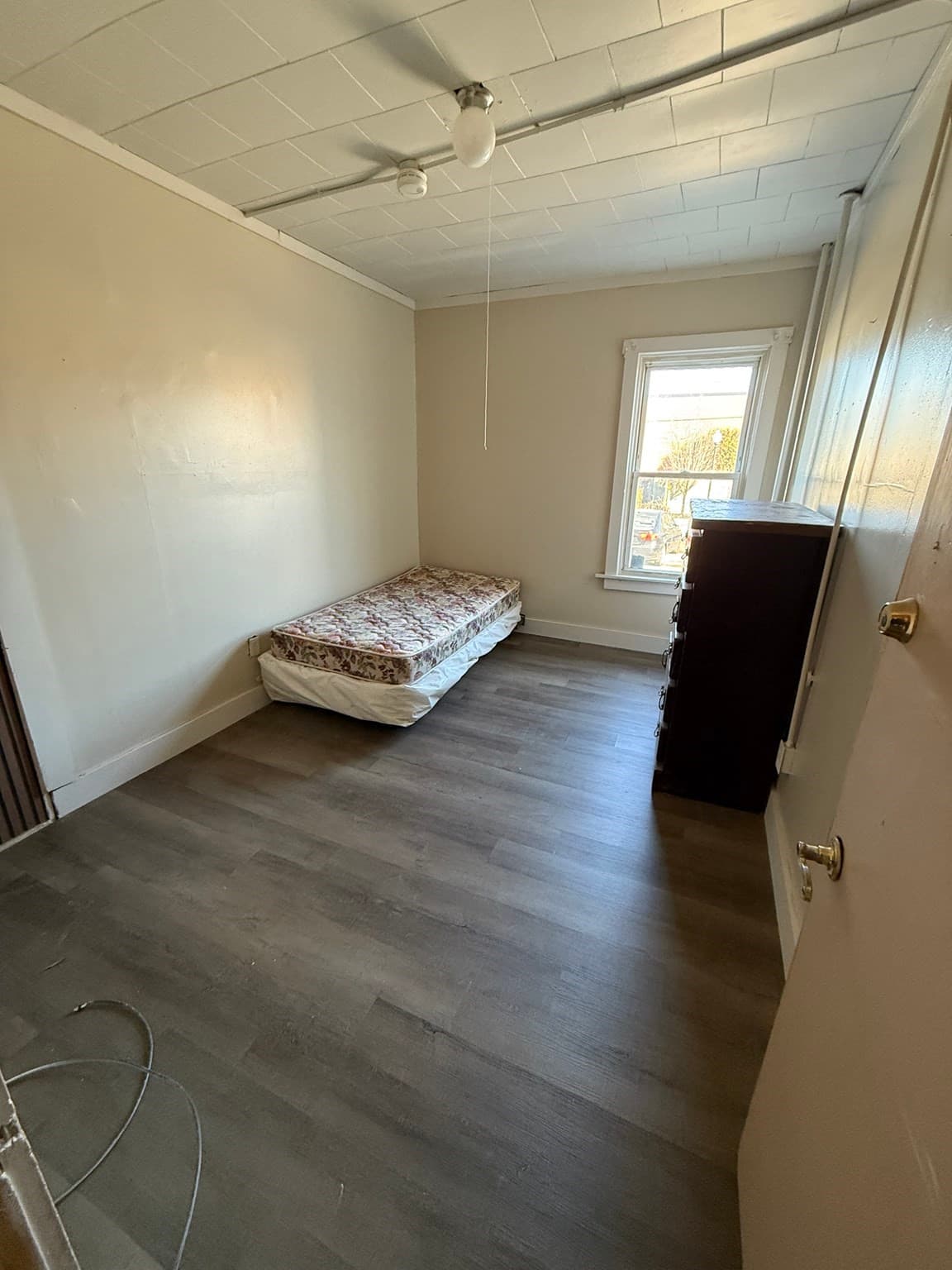 5+ Family - Rooming House at 162 Sawyer St, New Bedford MA 02746, photo 12 of 15